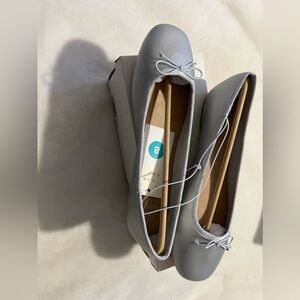 A new day women’s size 8 silver flats NWT